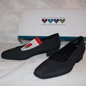 Comfy classic matte black block heels 7 US